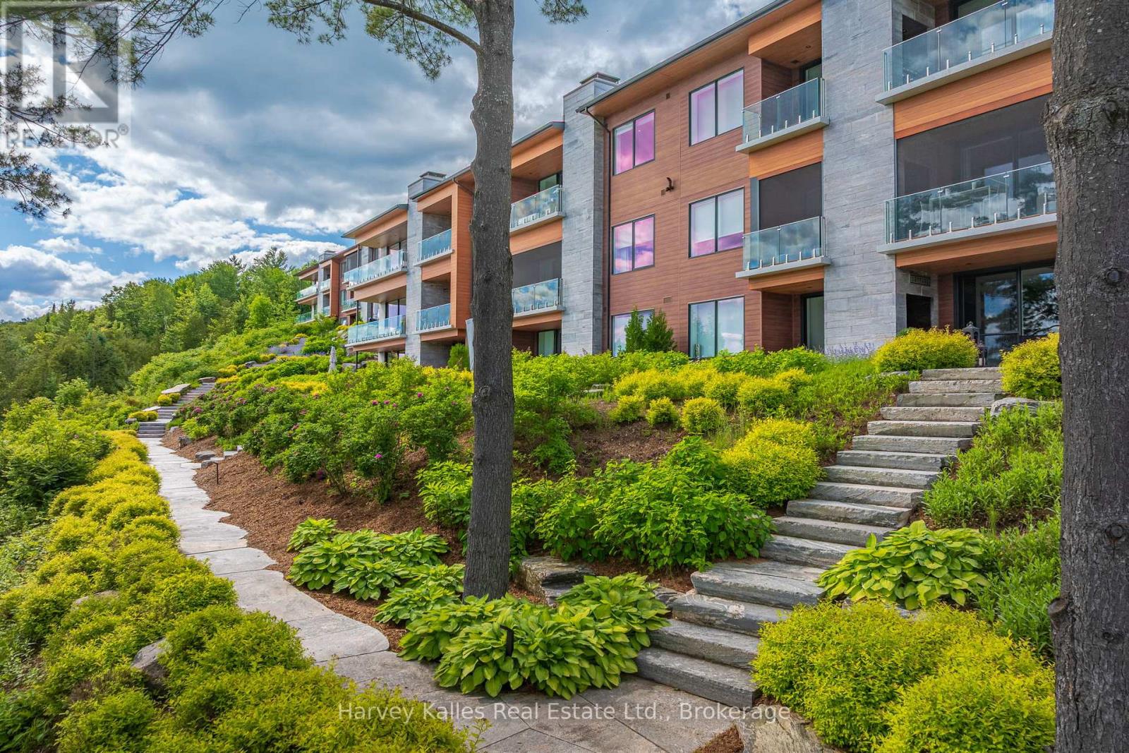 306 - 727 GRANDVIEW DRIVE