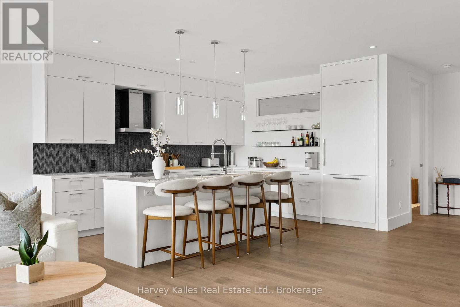 306 - 727 GRANDVIEW DRIVE