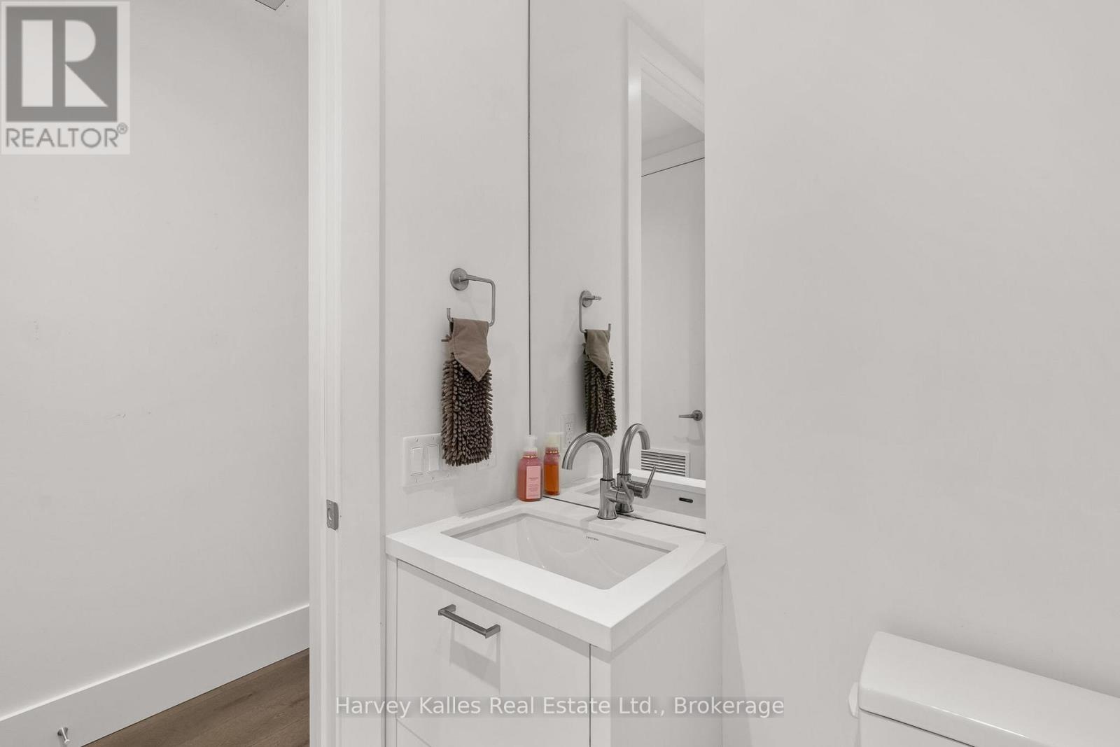 306 - 727 GRANDVIEW DRIVE