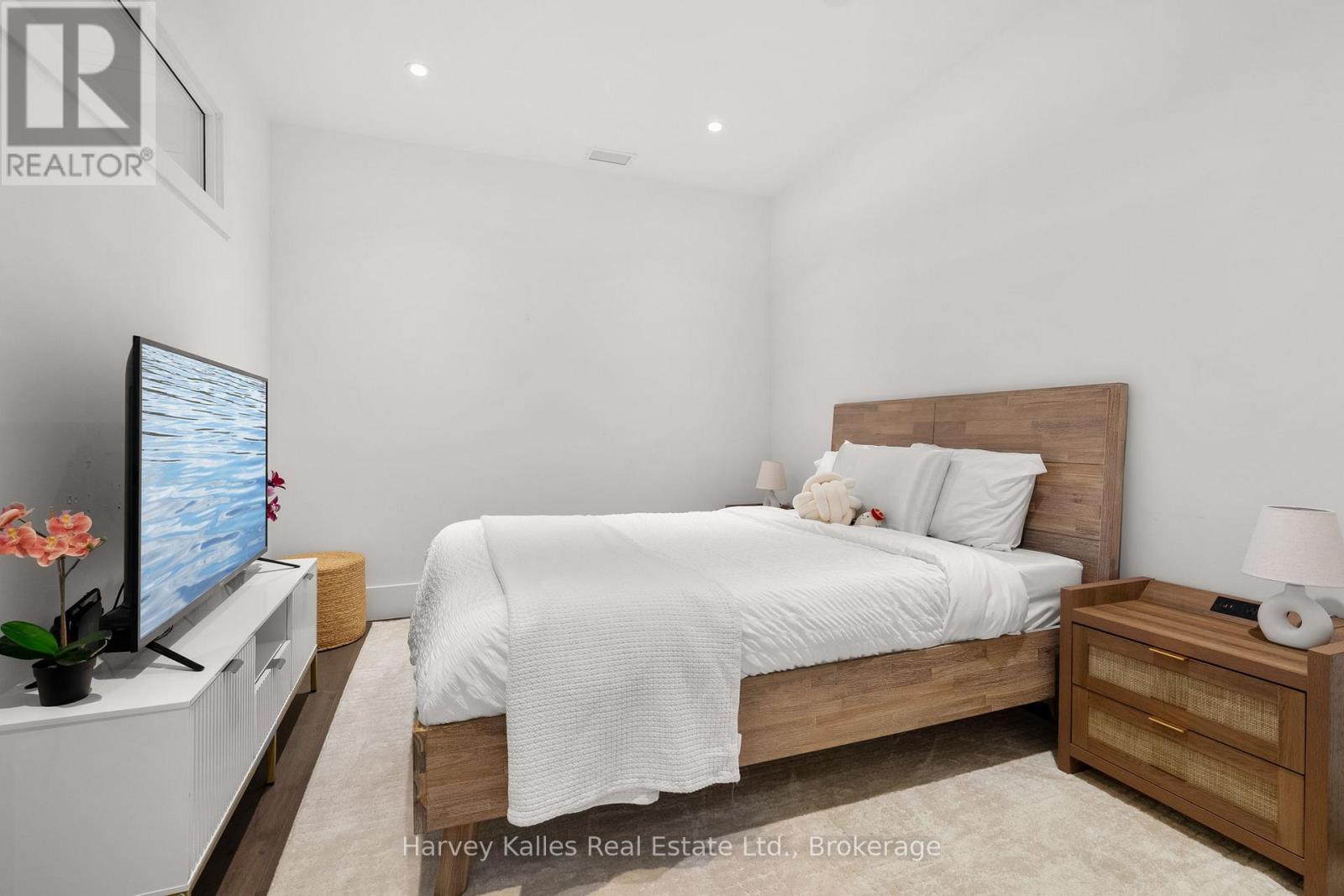 306 - 727 GRANDVIEW DRIVE