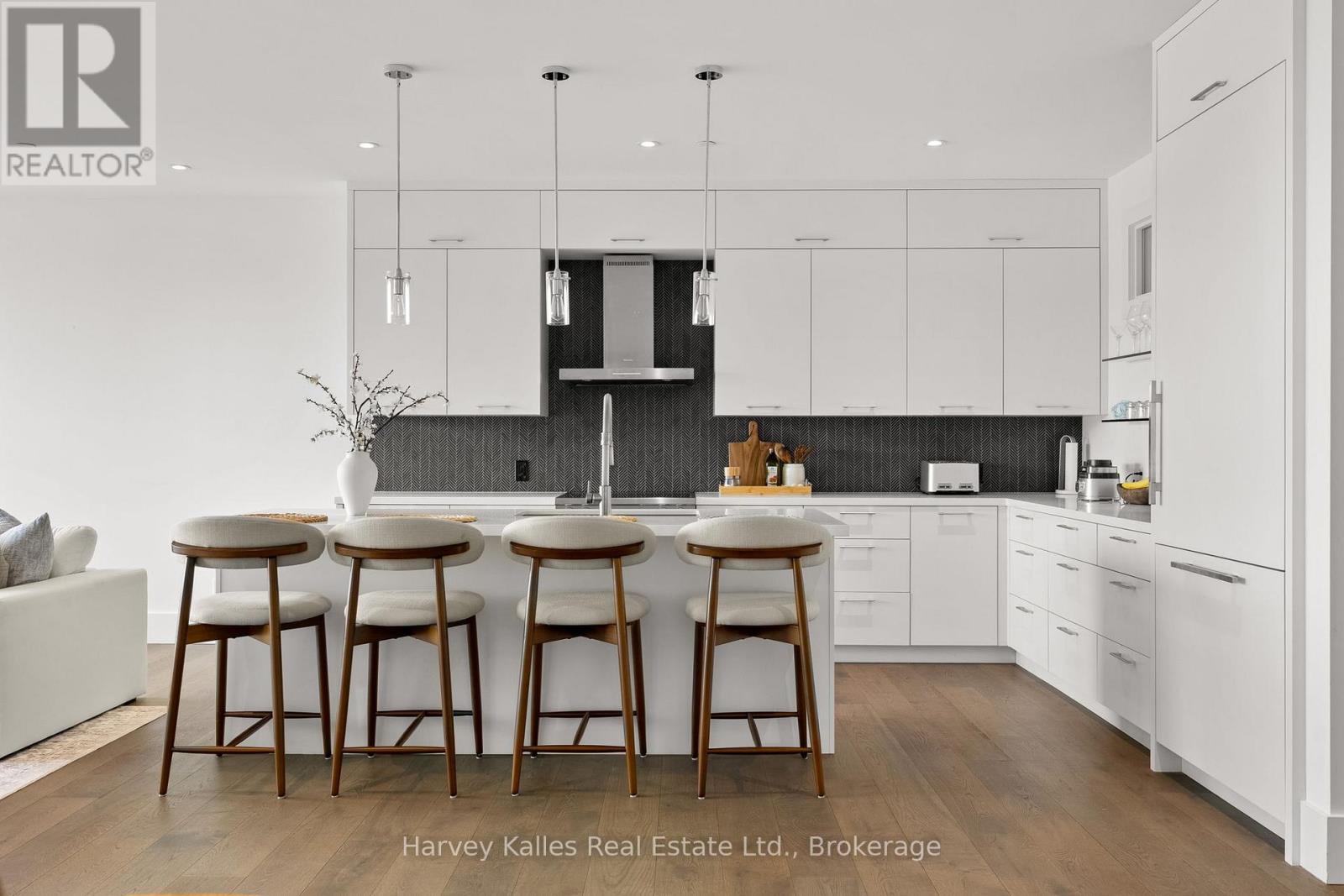 306 - 727 GRANDVIEW DRIVE