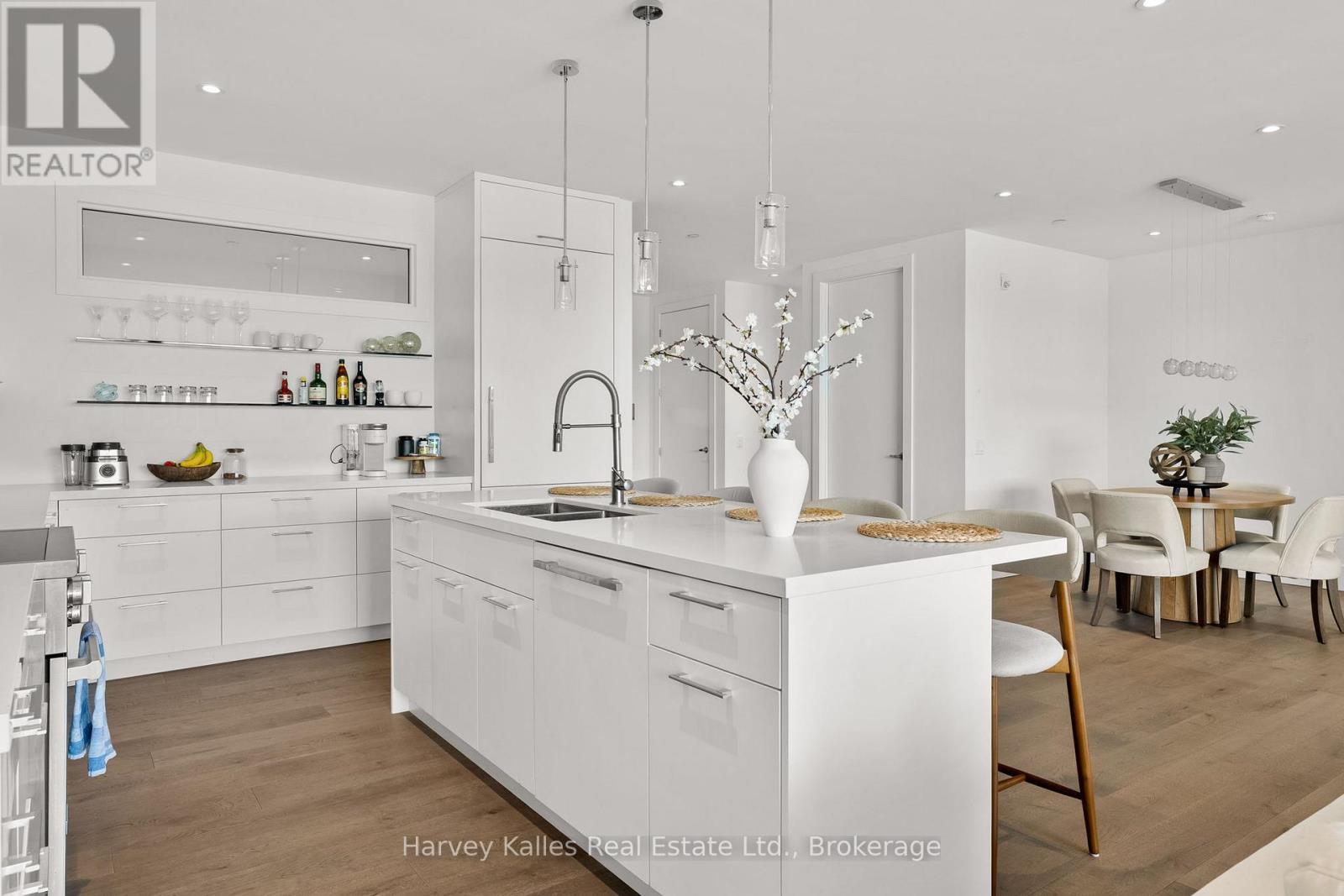 306 - 727 GRANDVIEW DRIVE