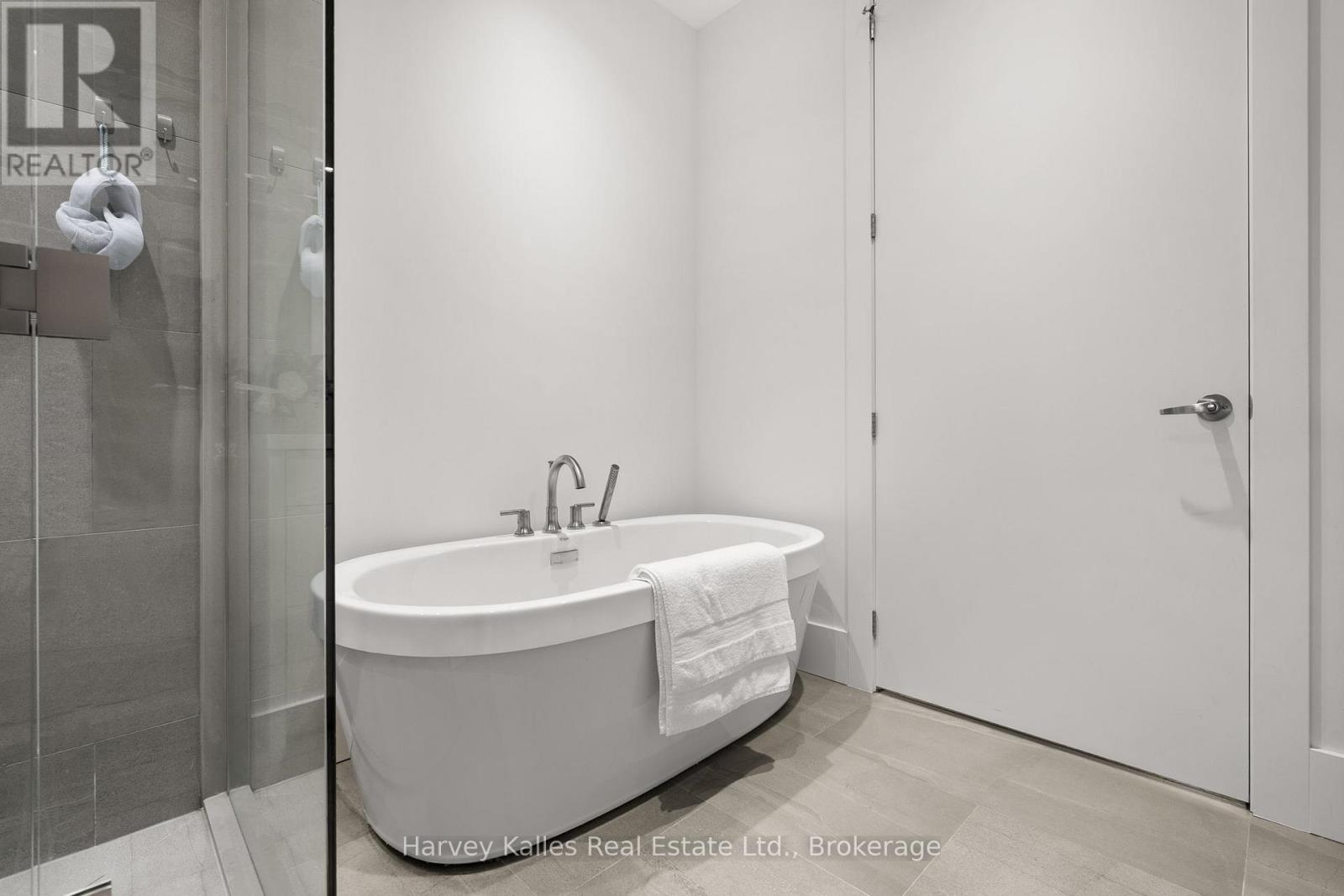 306 - 727 GRANDVIEW DRIVE