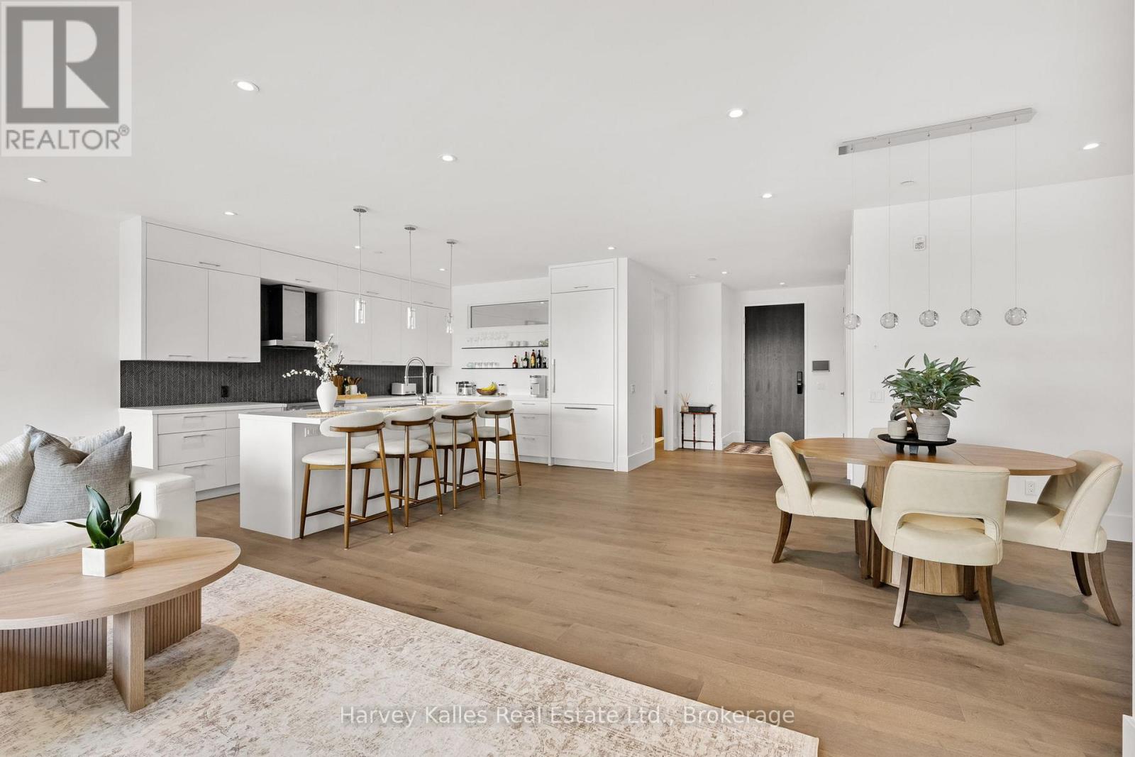 306 - 727 GRANDVIEW DRIVE