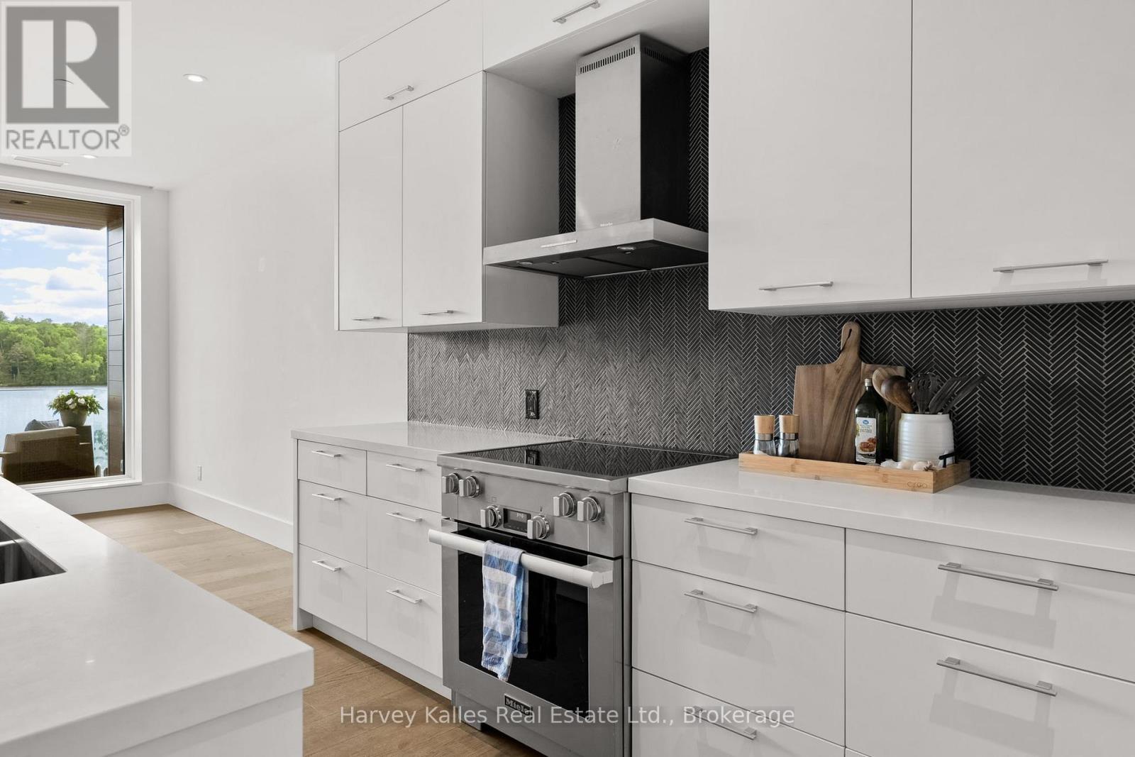 306 - 727 GRANDVIEW DRIVE