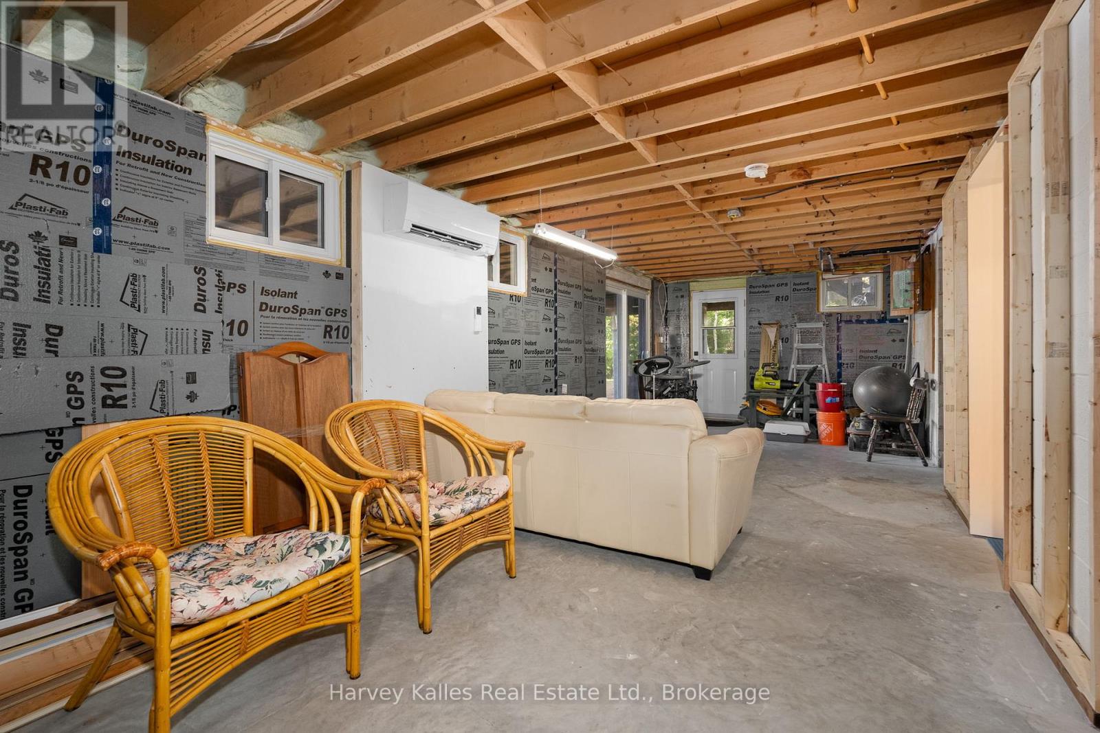1003 HOLLOW ROAD