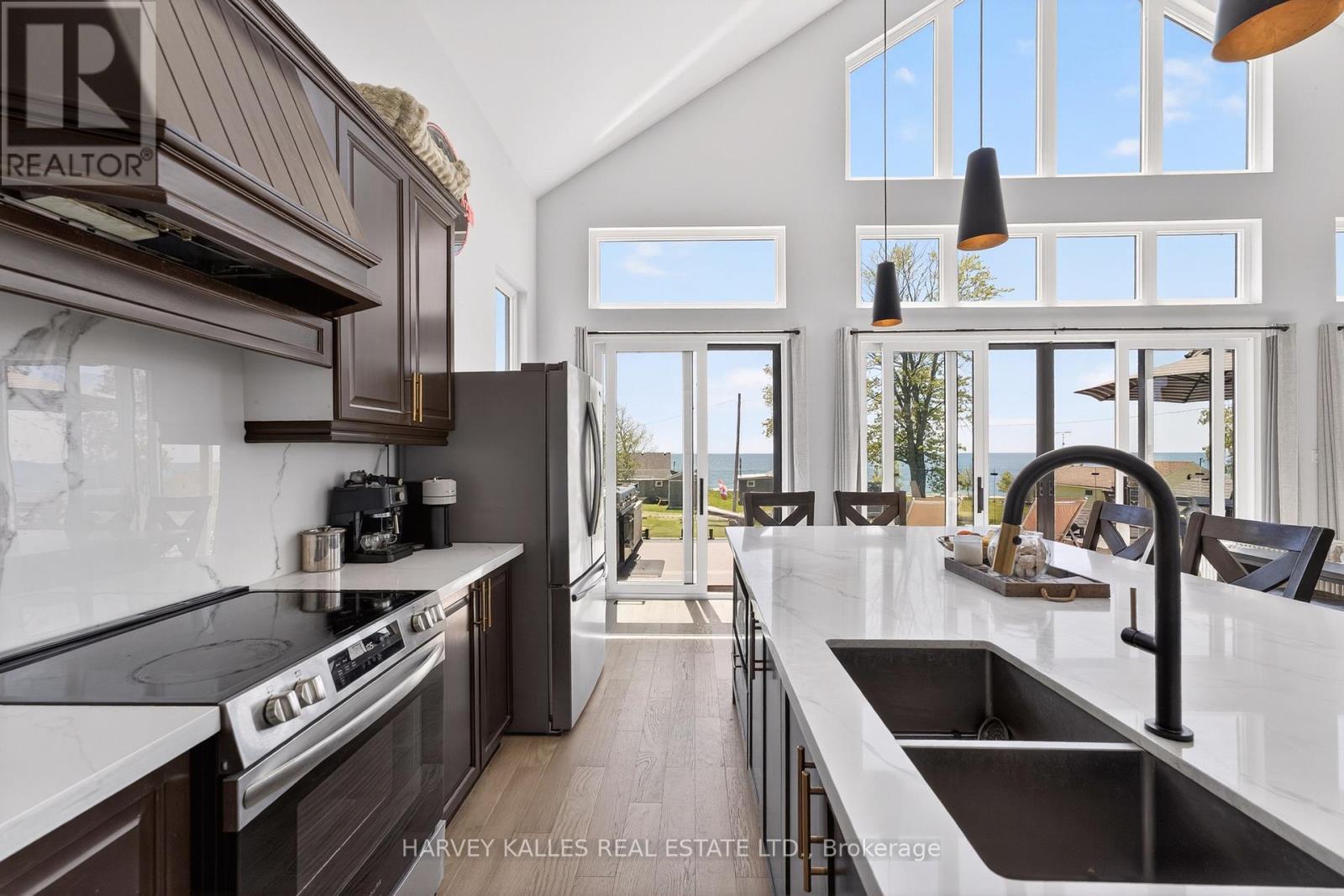 3184 LAKESHORE ROAD