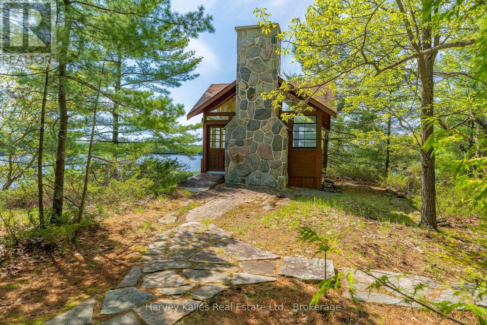 1615 MUSKOKA ROAD N