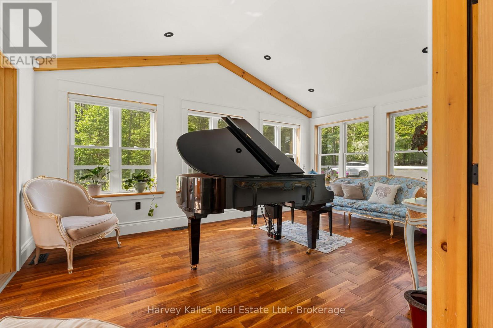 1615 MUSKOKA ROAD N