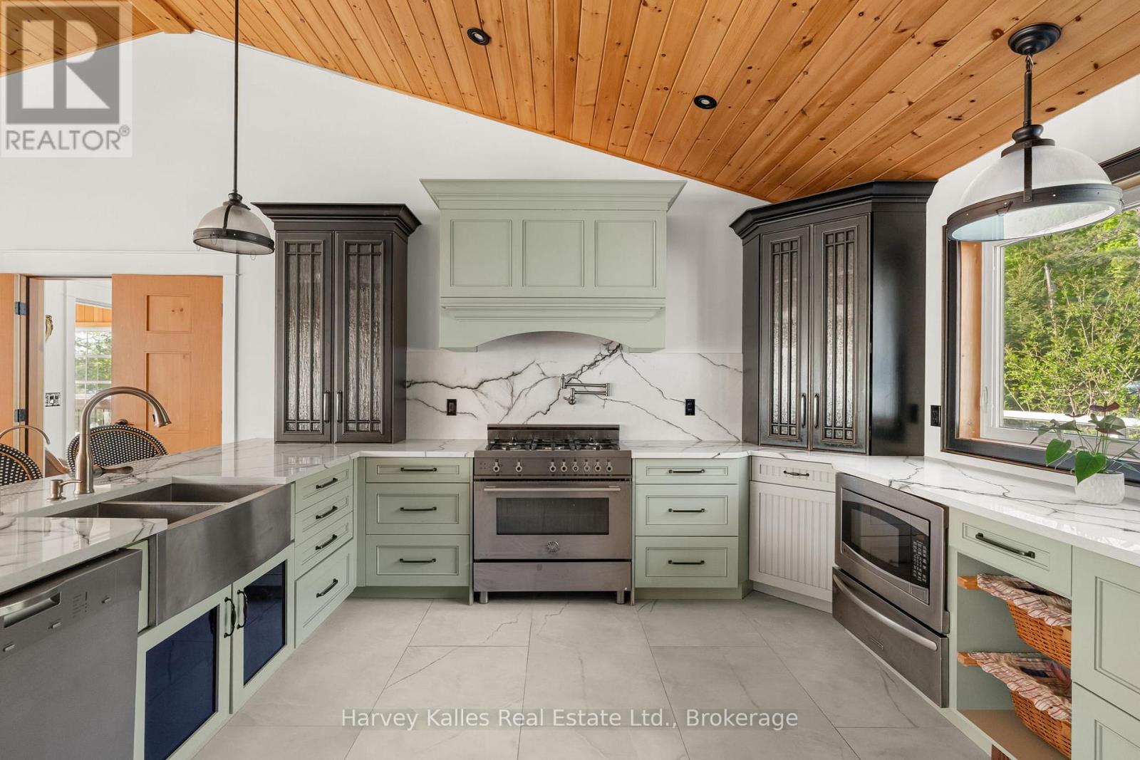 1615 MUSKOKA ROAD N