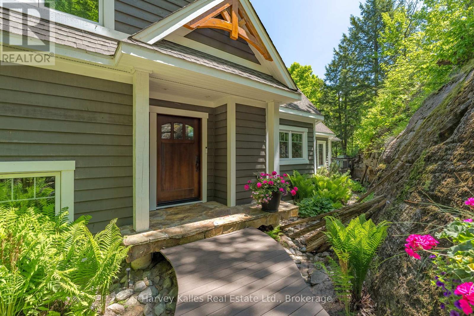 161 TOWN LINE ROAD E