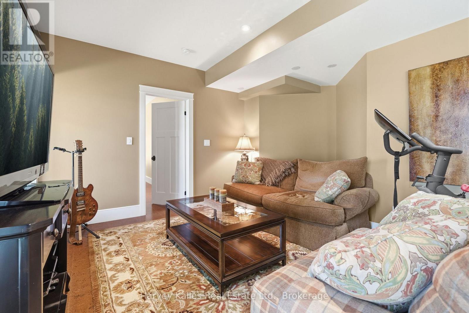 161 TOWN LINE ROAD E
