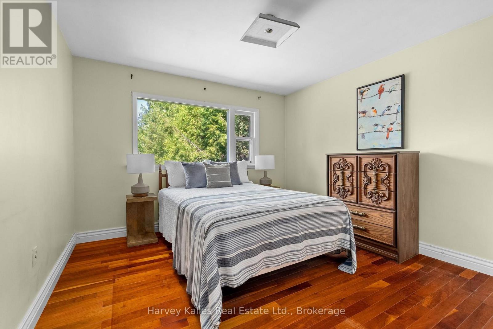 40 KING CRESCENT
