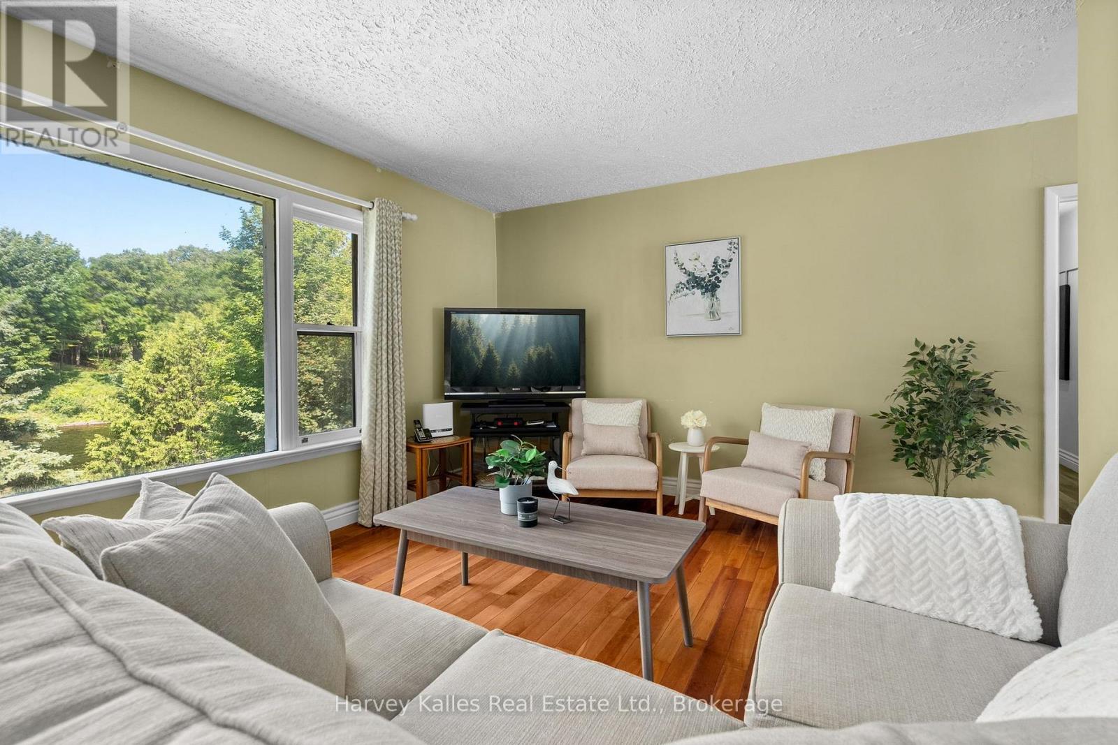 40 KING CRESCENT