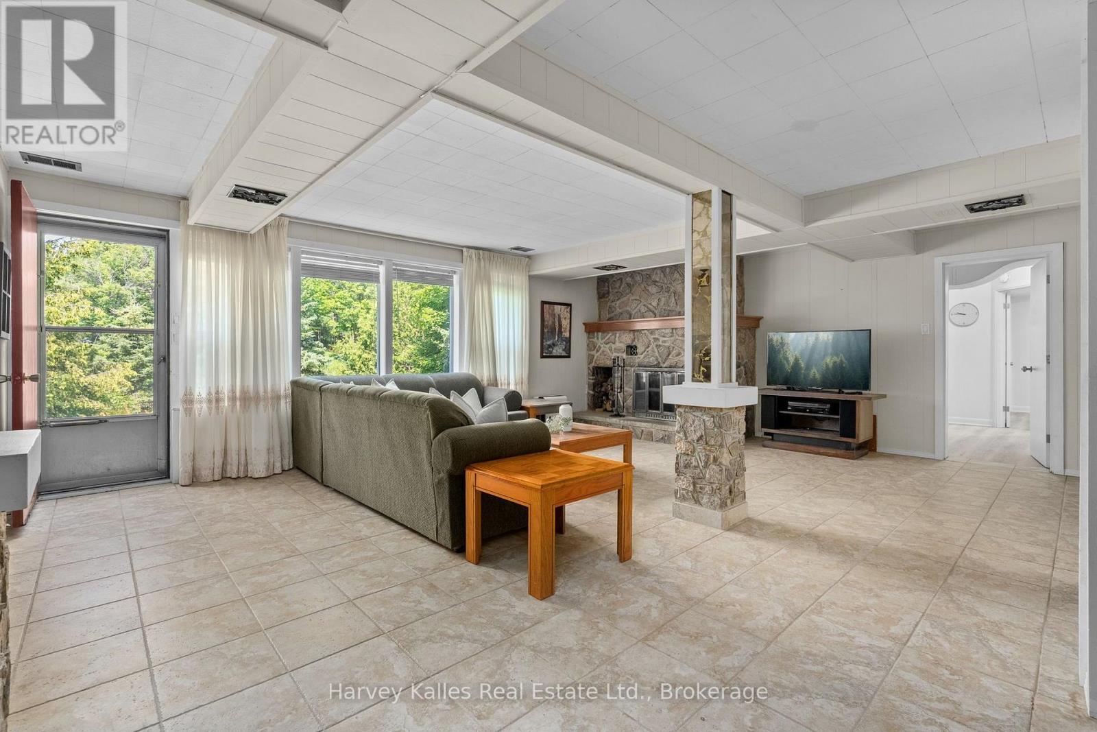 40 KING CRESCENT