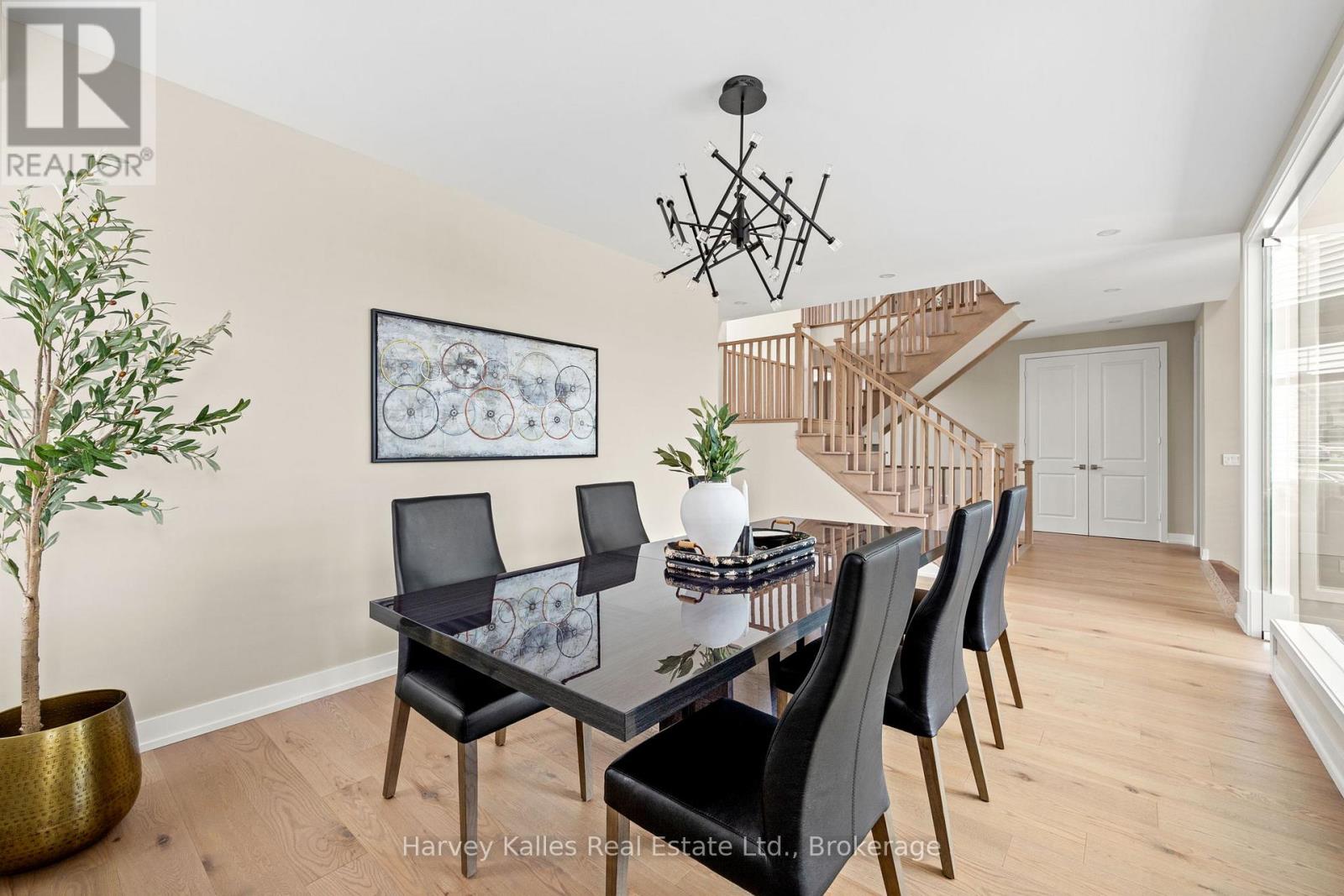 163 SPRINGSIDE CRESCENT