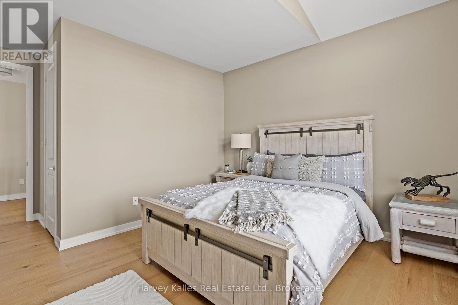 163 SPRINGSIDE CRESCENT