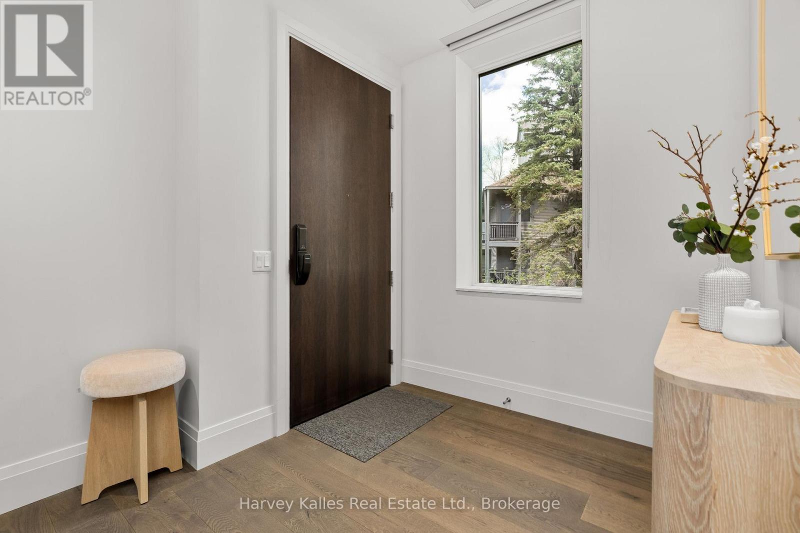 211 - 727 GRANDVIEW DRIVE