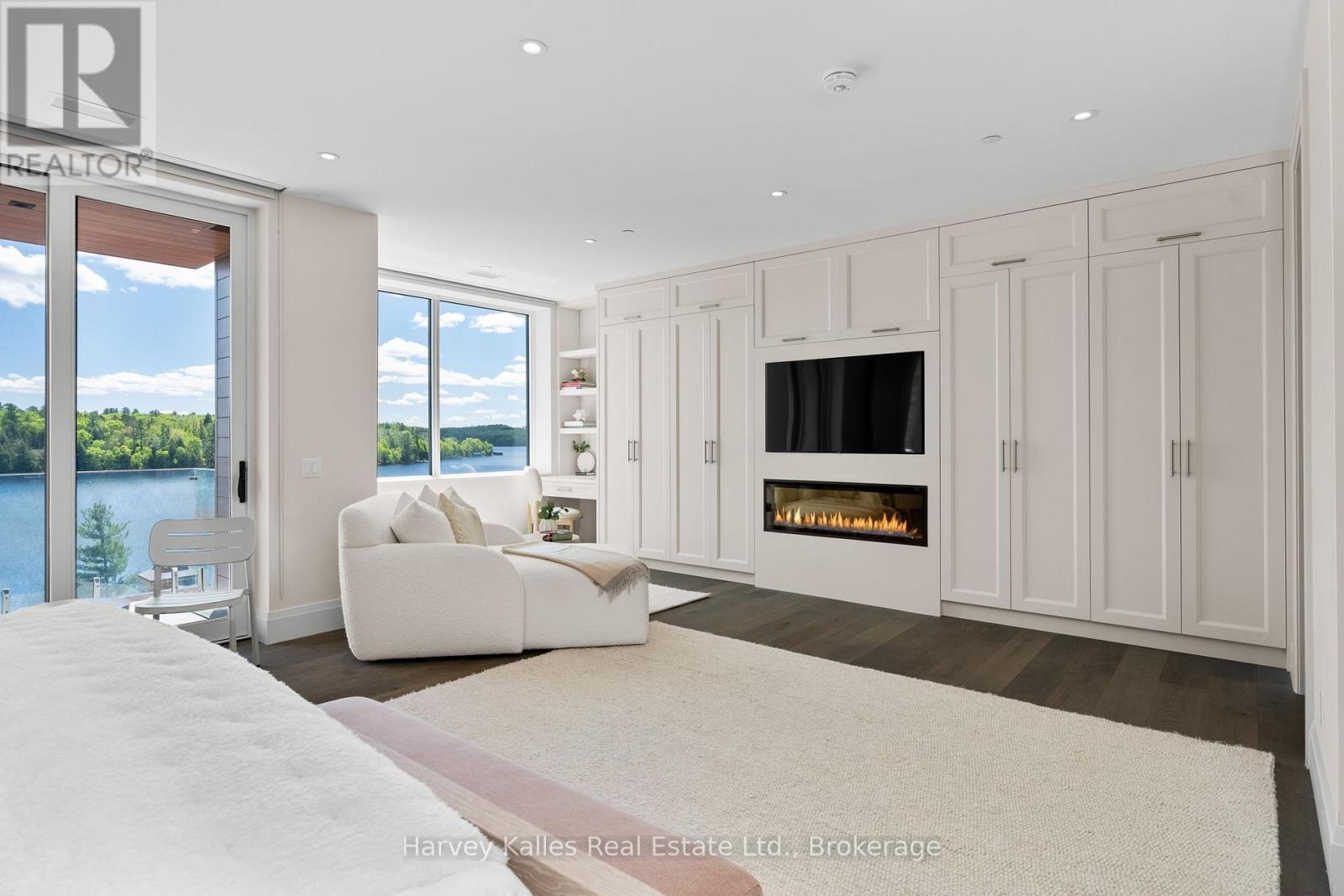 211 - 727 GRANDVIEW DRIVE