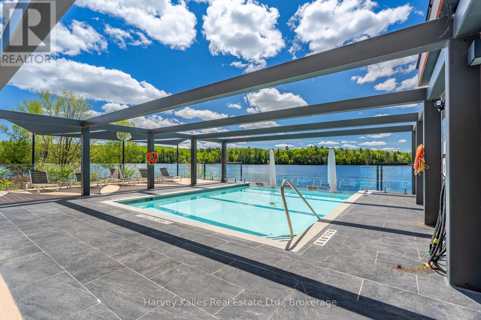 211 - 727 GRANDVIEW DRIVE