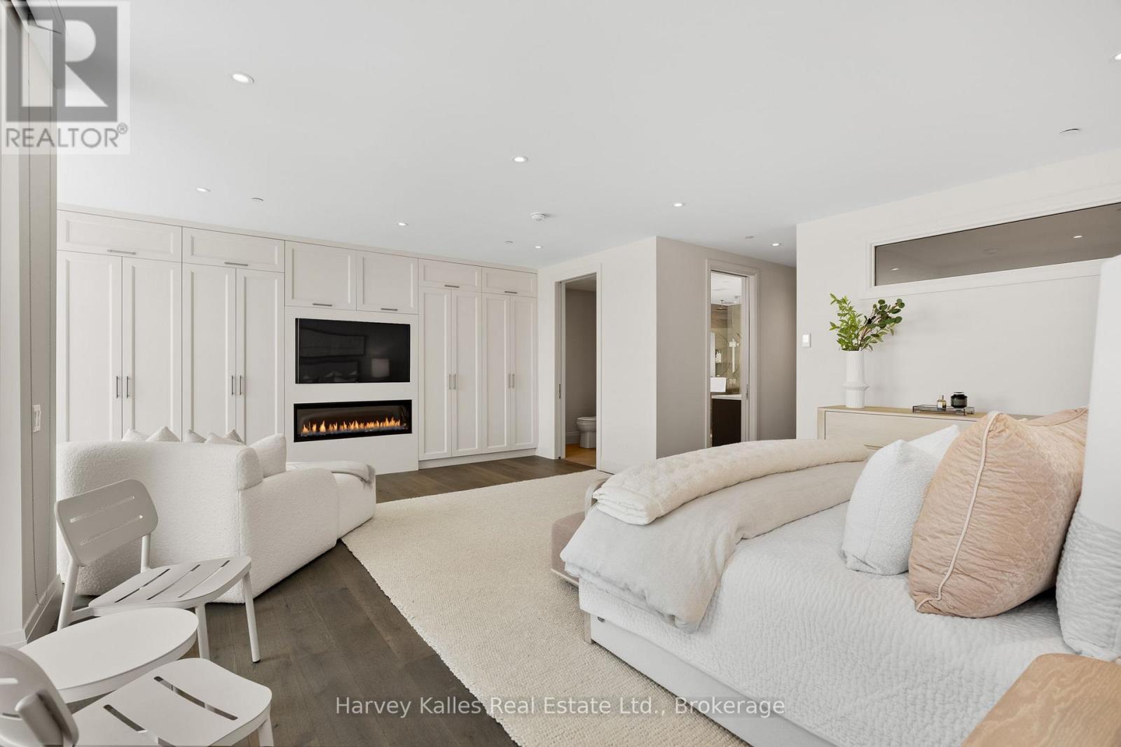 211 - 727 GRANDVIEW DRIVE