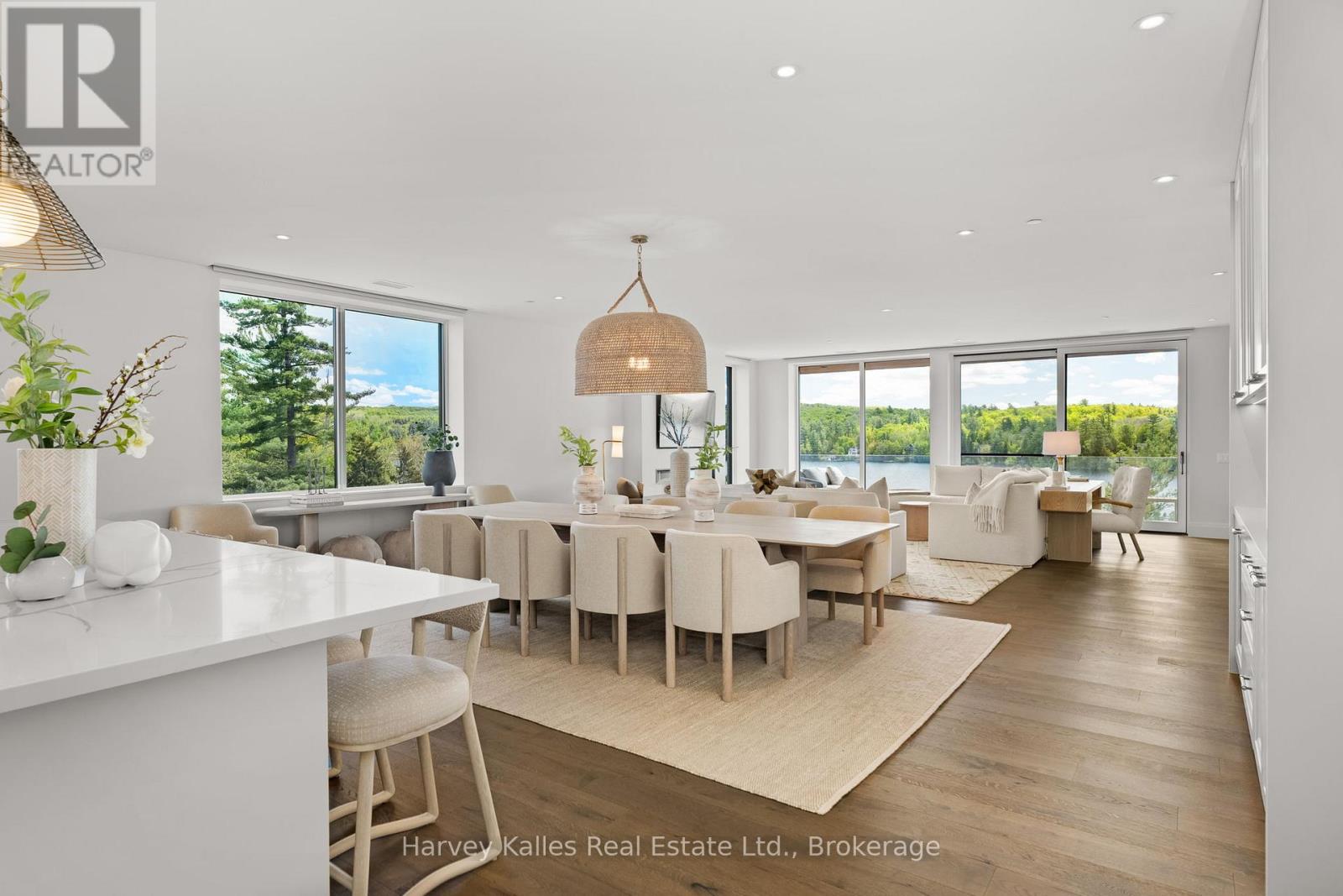 211 - 727 GRANDVIEW DRIVE