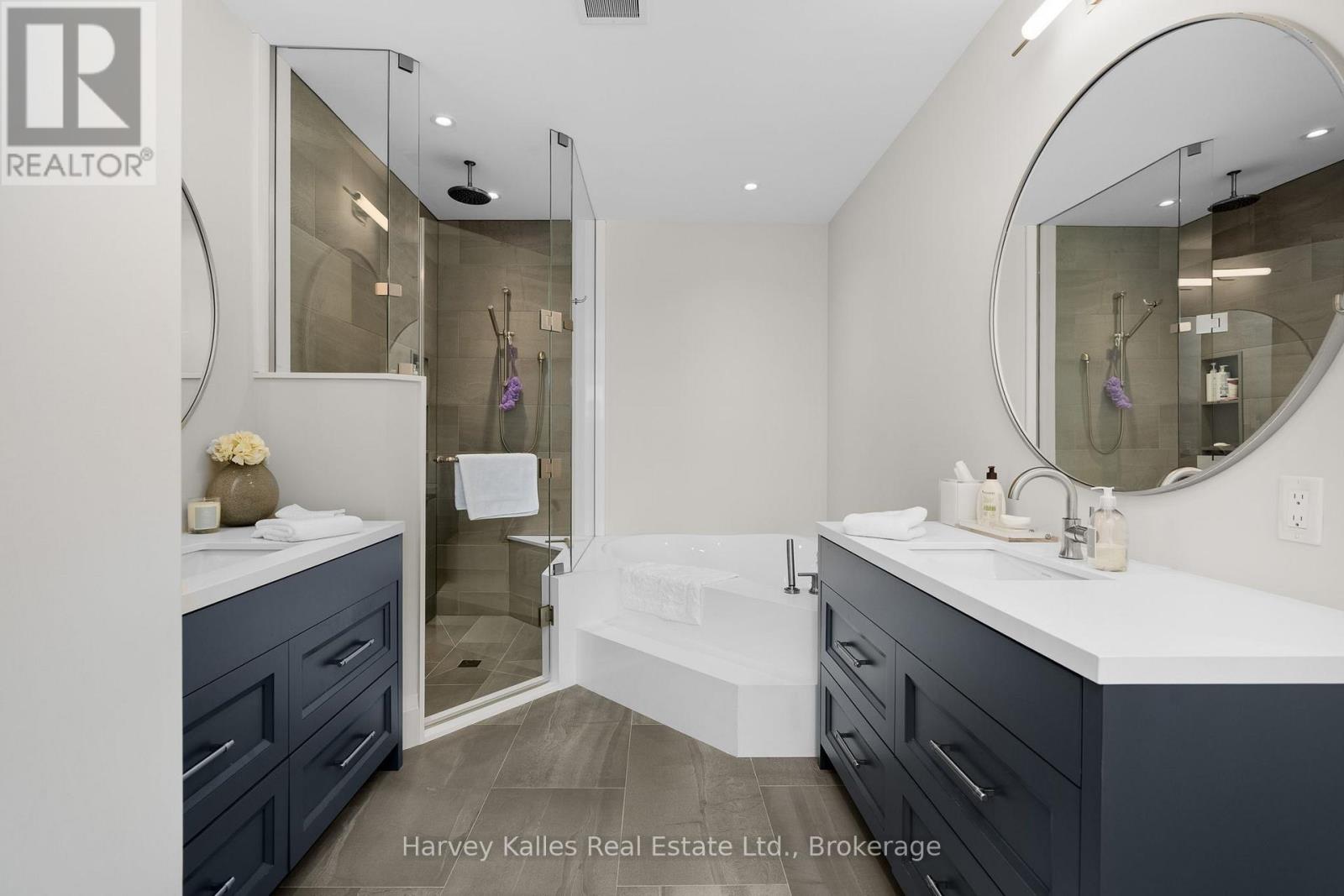 211 - 727 GRANDVIEW DRIVE
