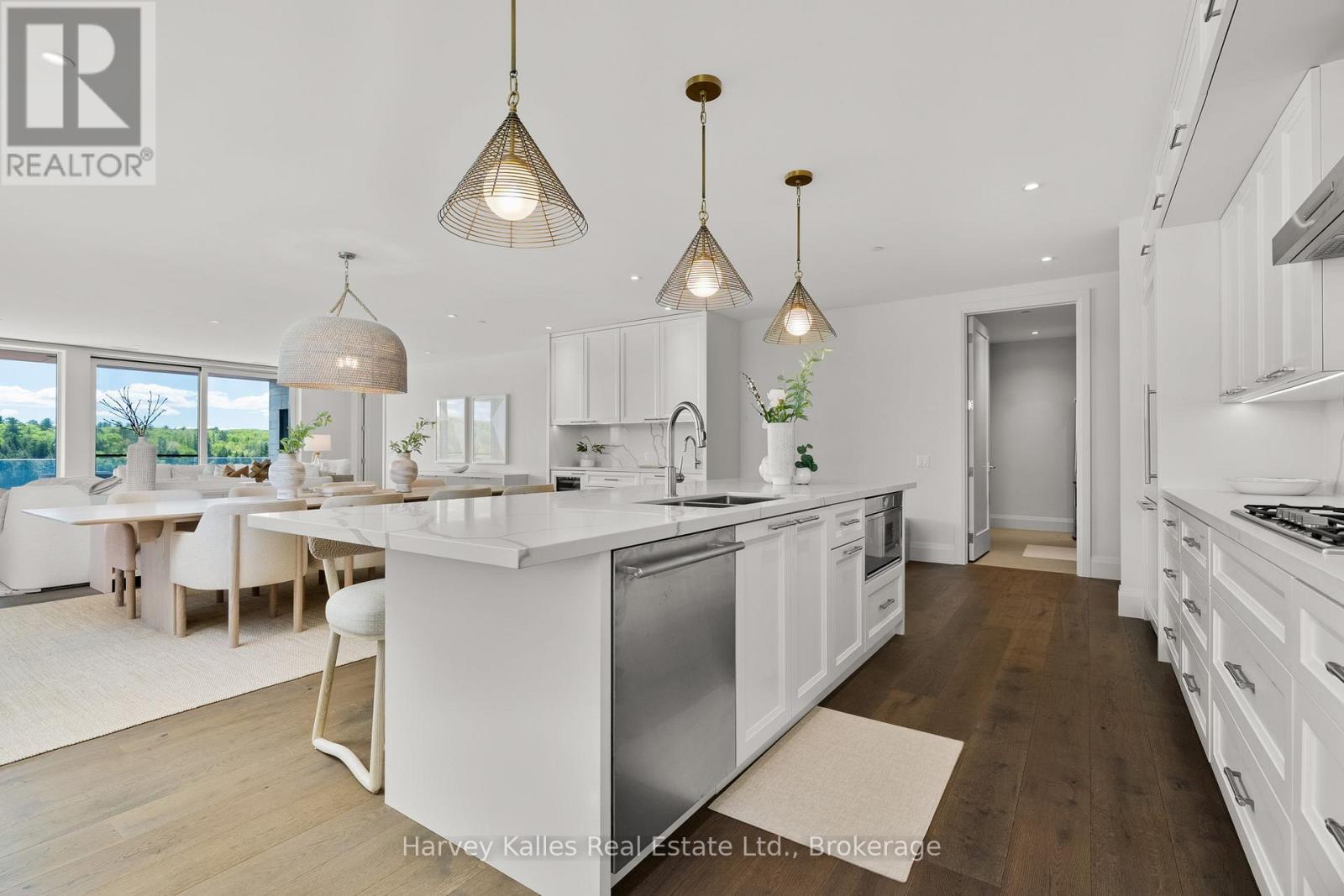 211 - 727 GRANDVIEW DRIVE