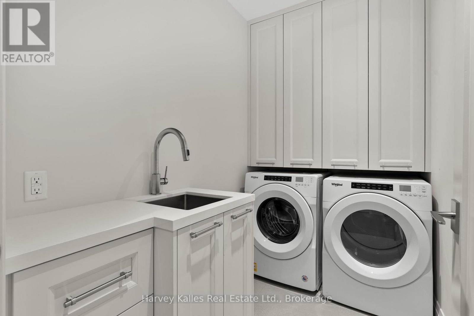 211 - 727 GRANDVIEW DRIVE
