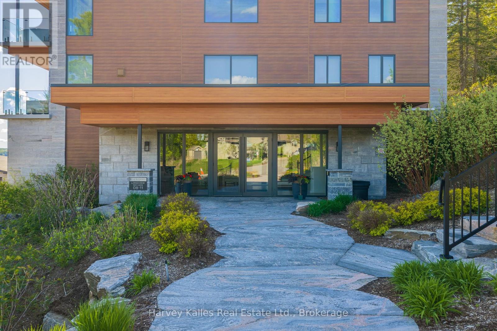 211 - 727 GRANDVIEW DRIVE