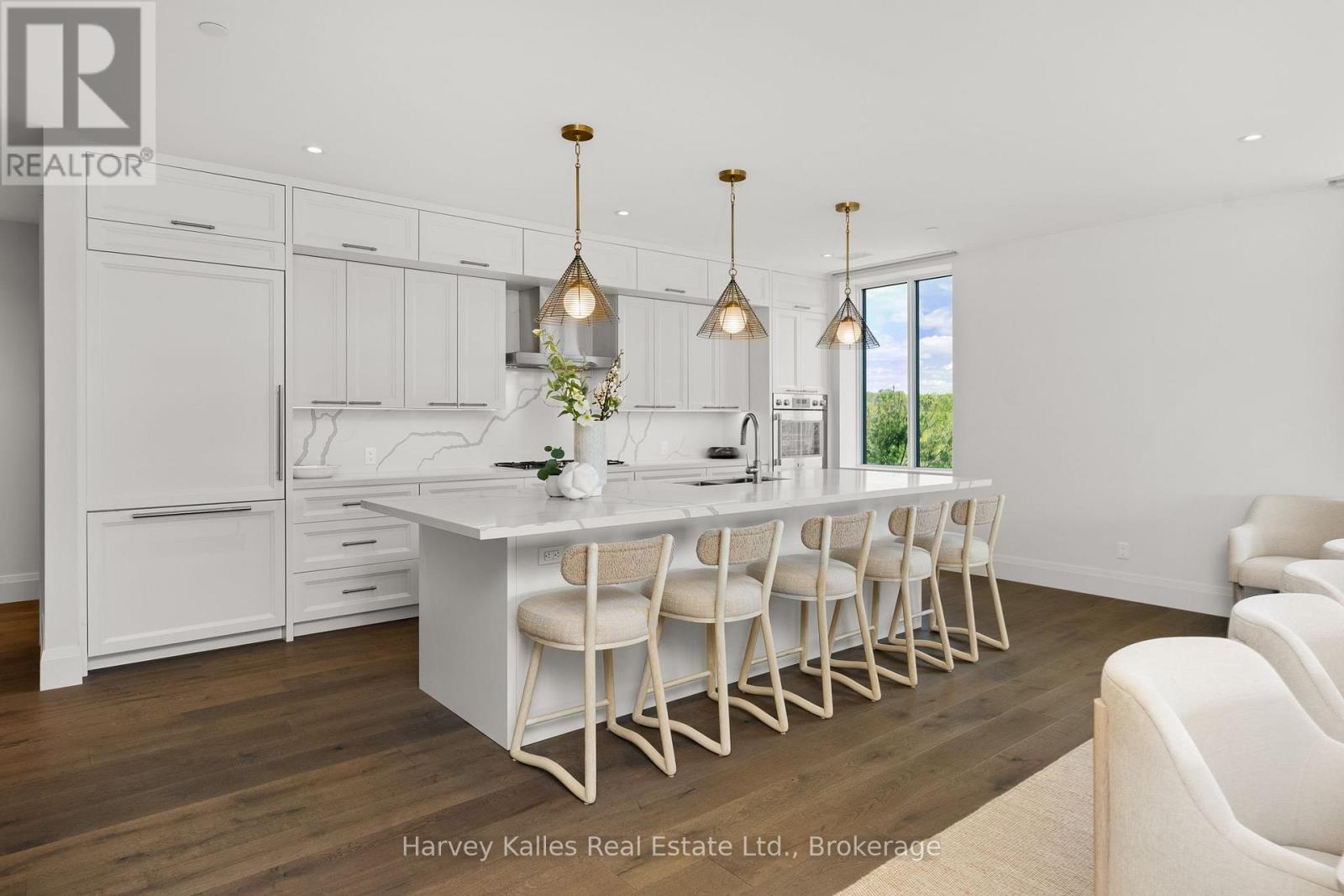 211 - 727 GRANDVIEW DRIVE