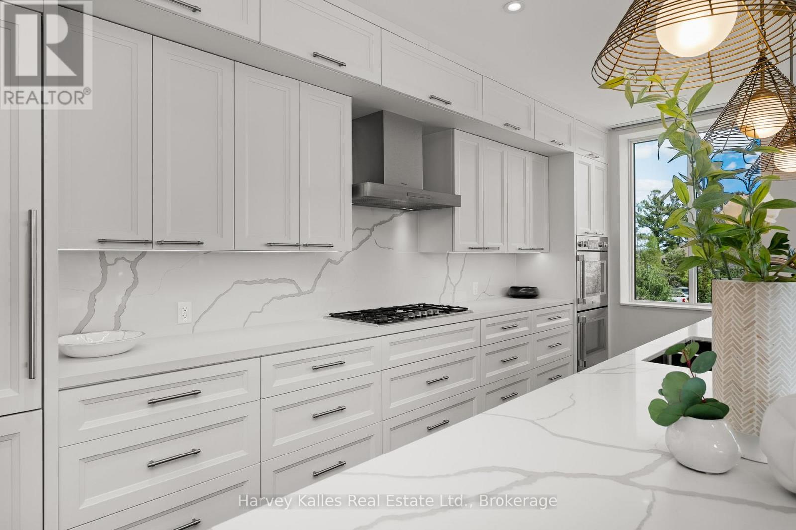 211 - 727 GRANDVIEW DRIVE