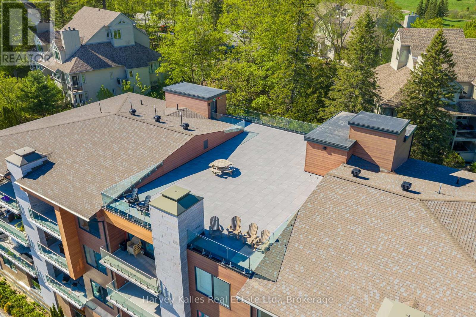211 - 727 GRANDVIEW DRIVE
