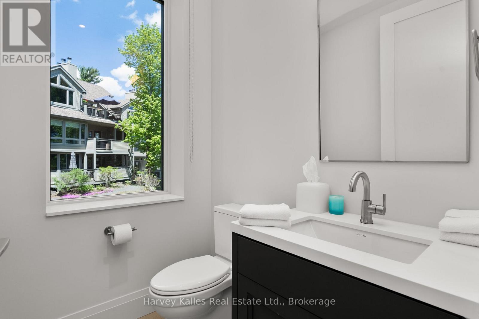 211 - 727 GRANDVIEW DRIVE
