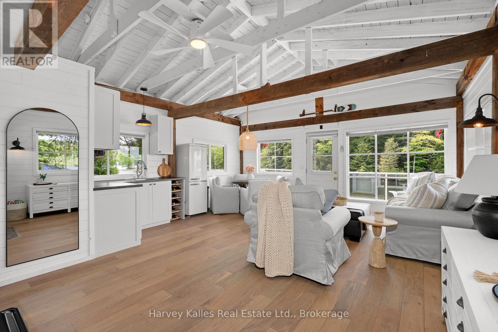 3 - 1062 PENNWOOD ROAD