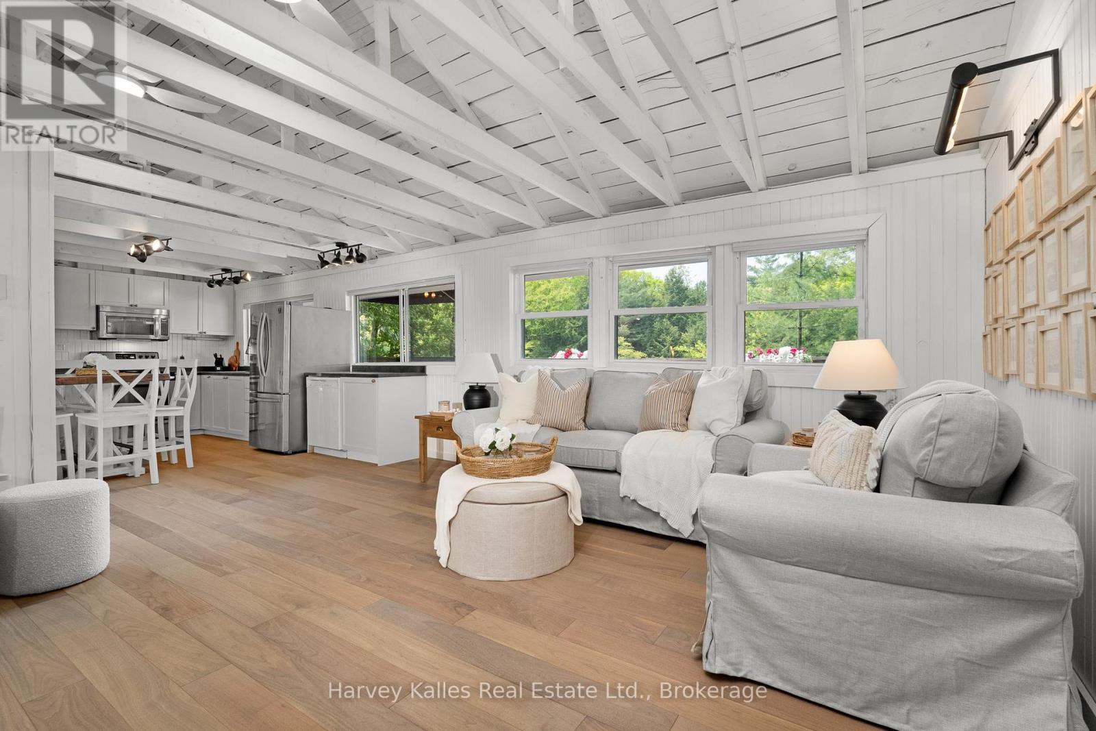 3 - 1062 PENNWOOD ROAD