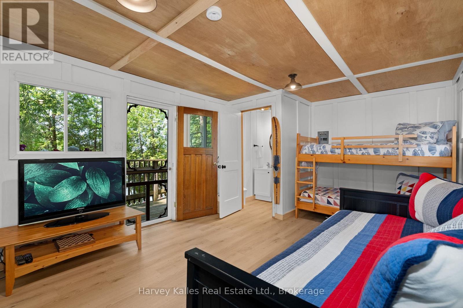 3 - 1062 PENNWOOD ROAD