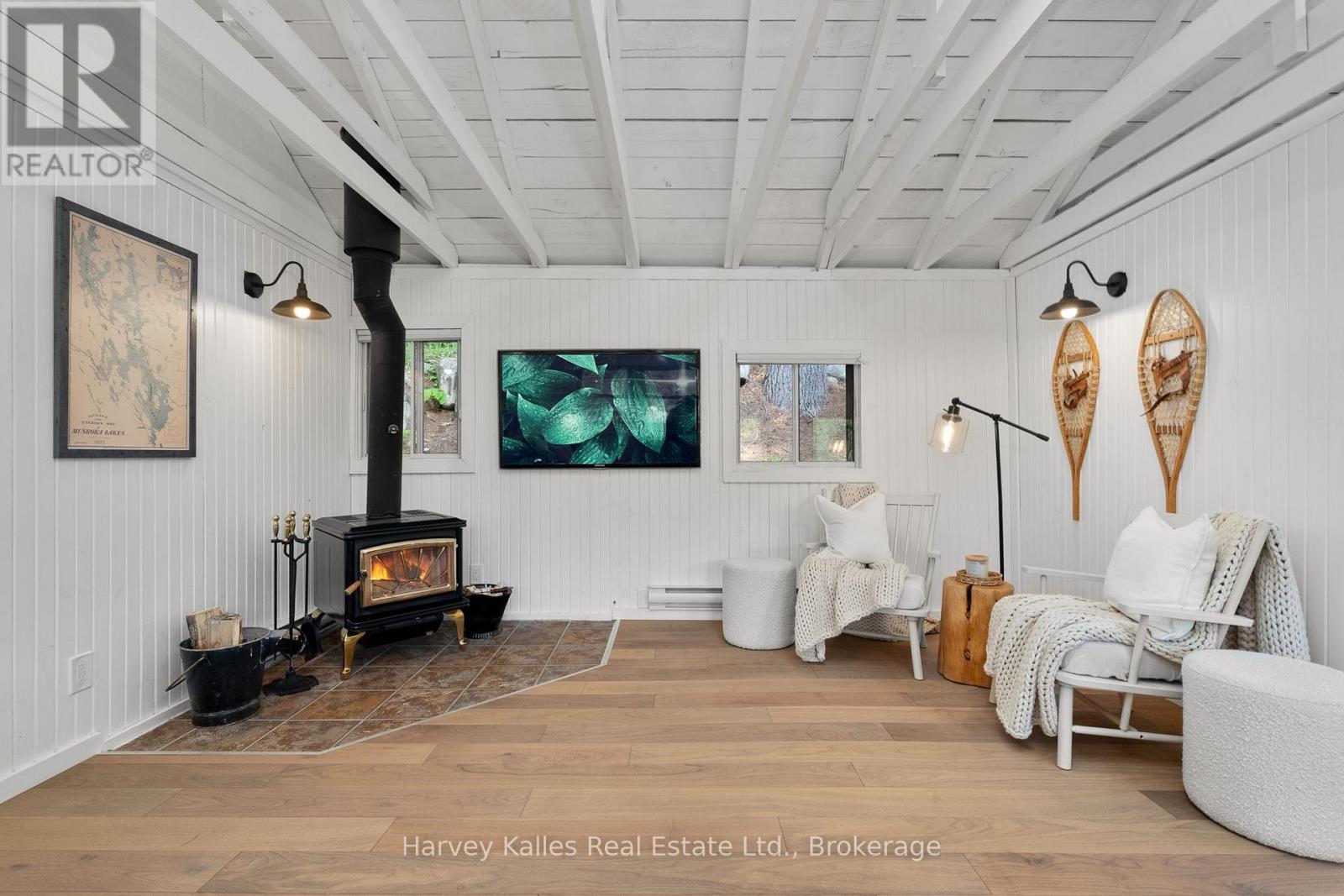 3 - 1062 PENNWOOD ROAD