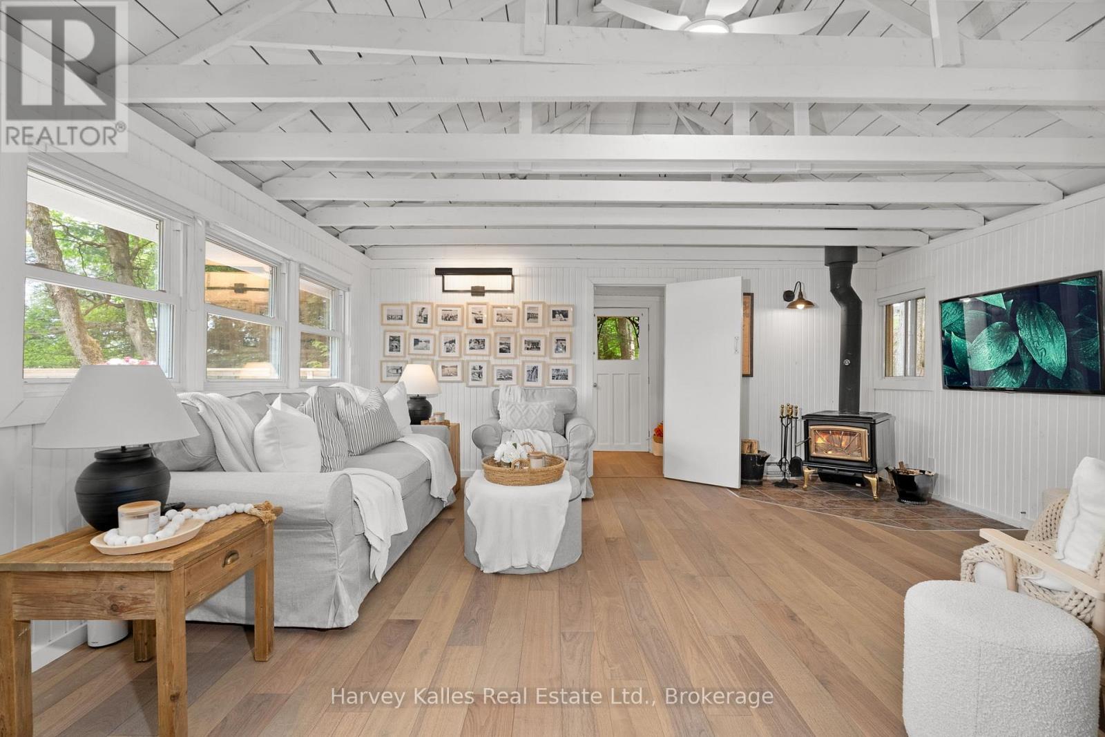 3 - 1062 PENNWOOD ROAD