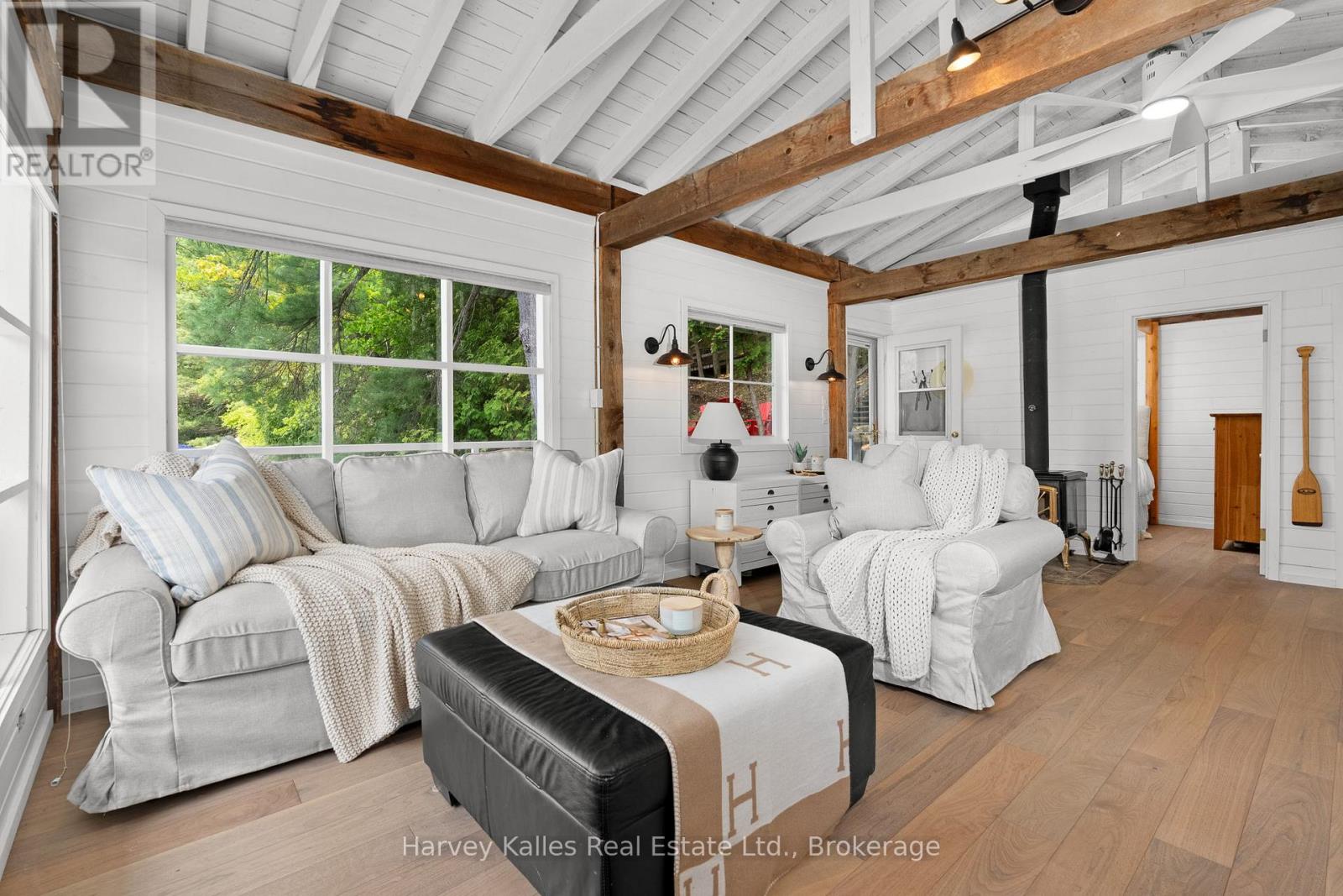 3 - 1062 PENNWOOD ROAD