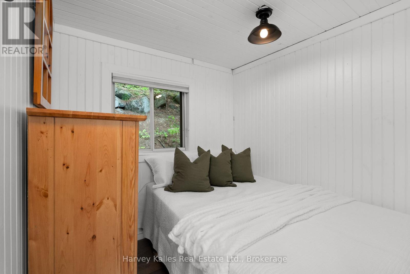 3 - 1062 PENNWOOD ROAD