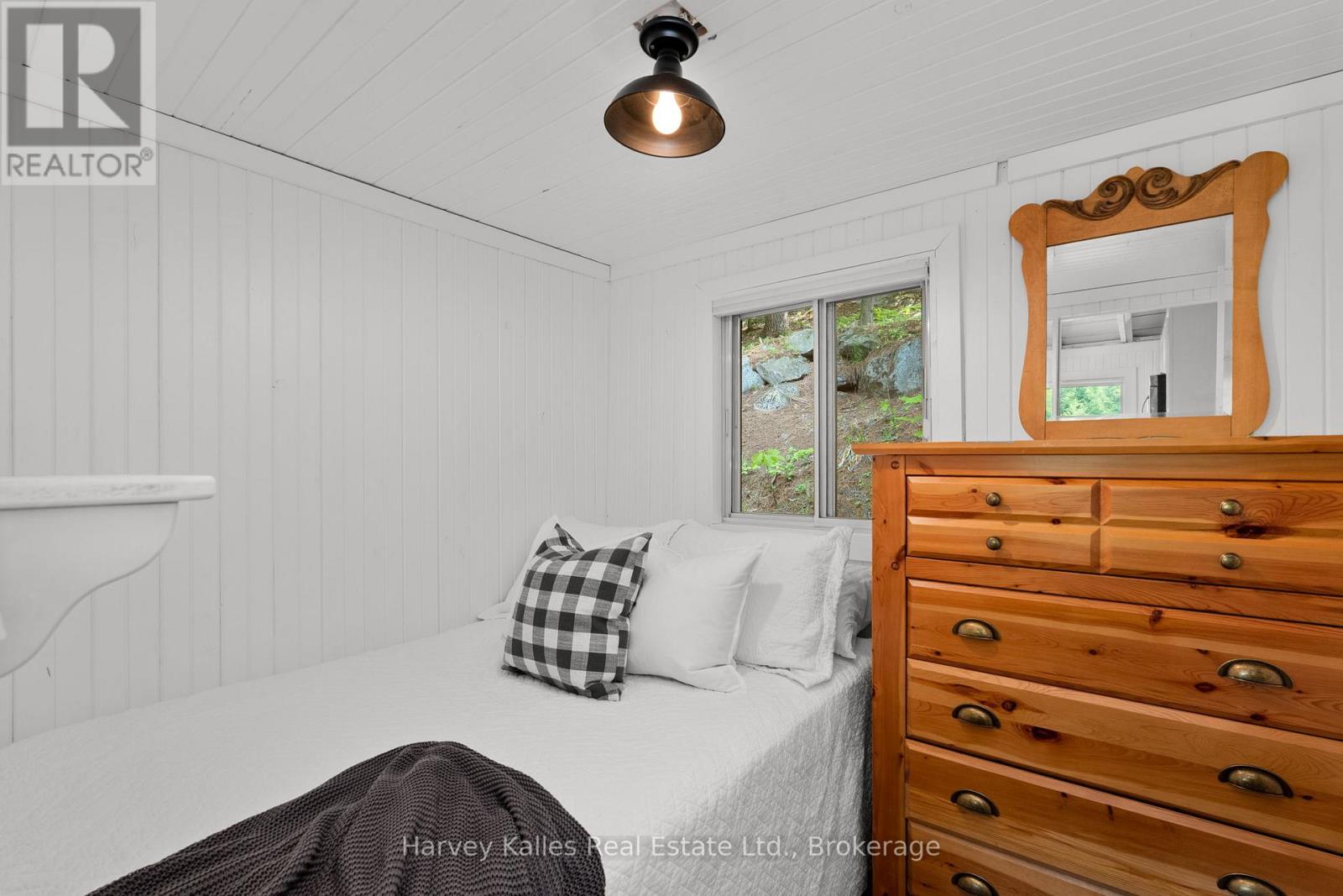 3 - 1062 PENNWOOD ROAD