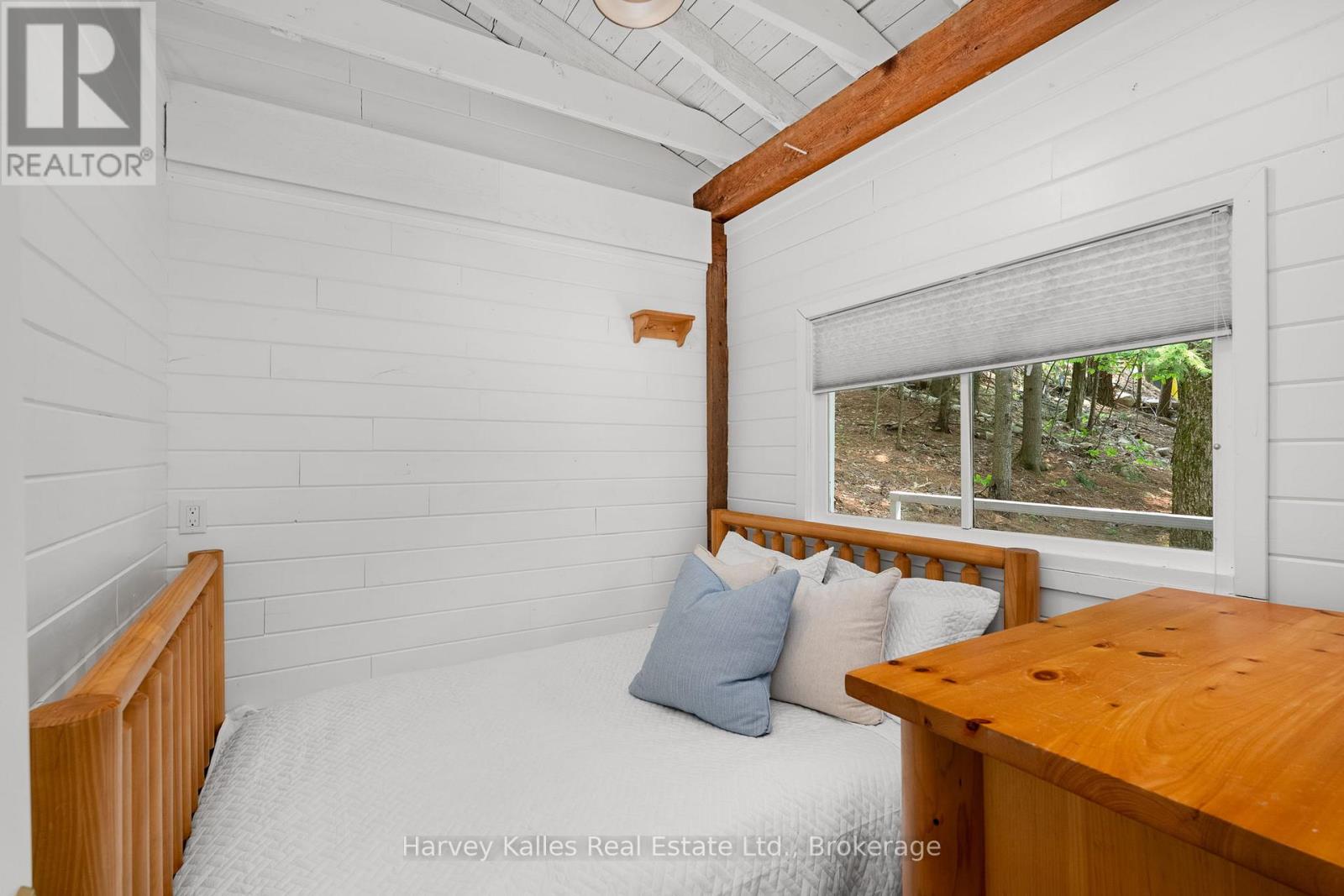 3 - 1062 PENNWOOD ROAD
