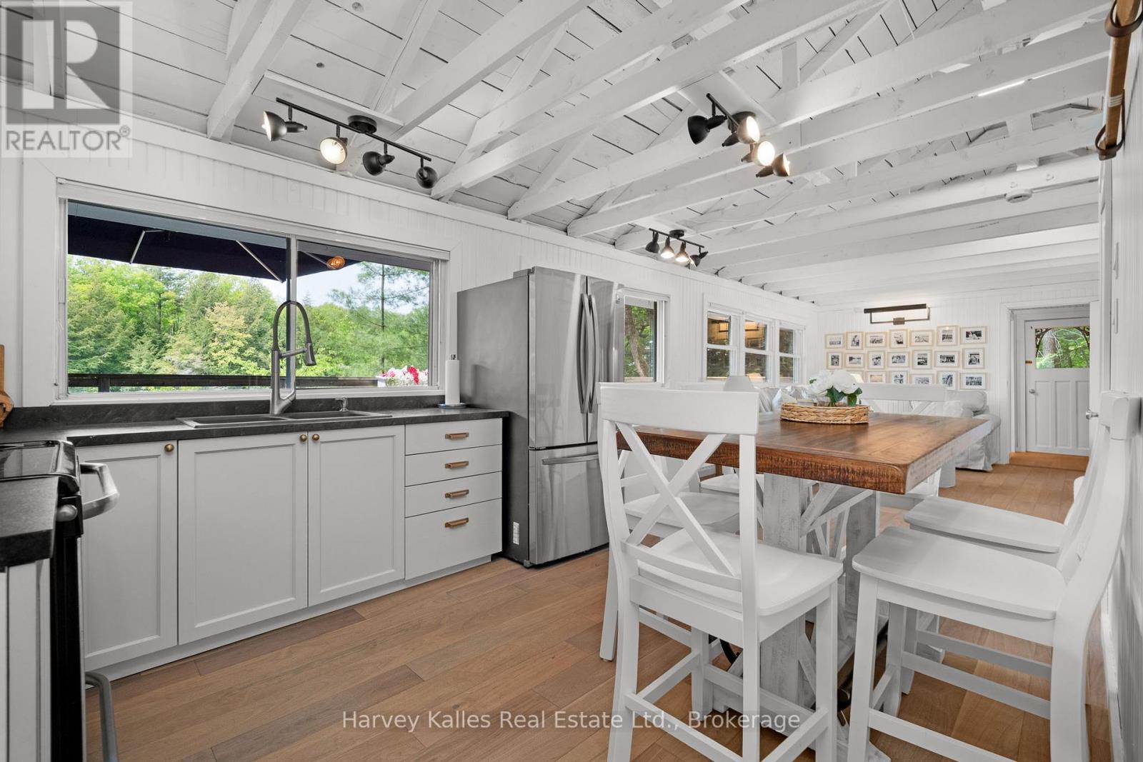 3 - 1062 PENNWOOD ROAD