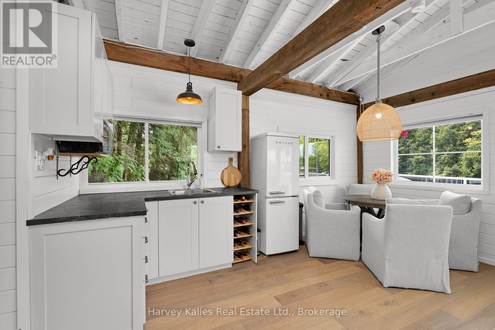 3 - 1062 PENNWOOD ROAD