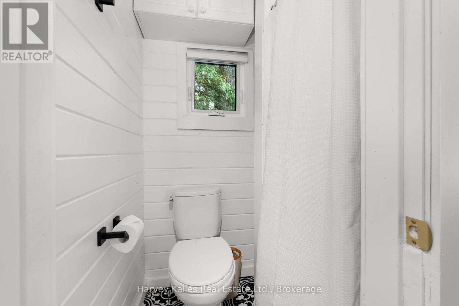 3 - 1062 PENNWOOD ROAD