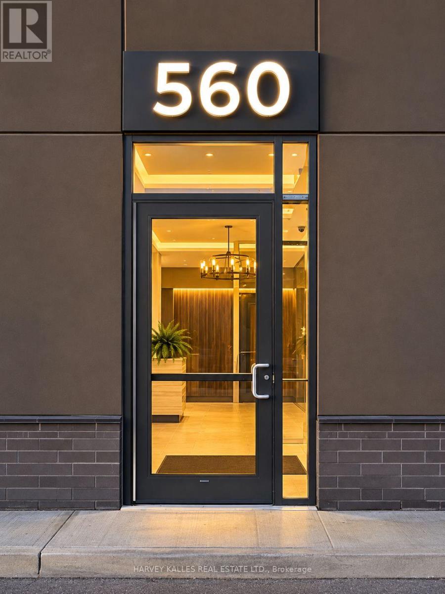 810 - 560 NORTH SERVICE ROAD