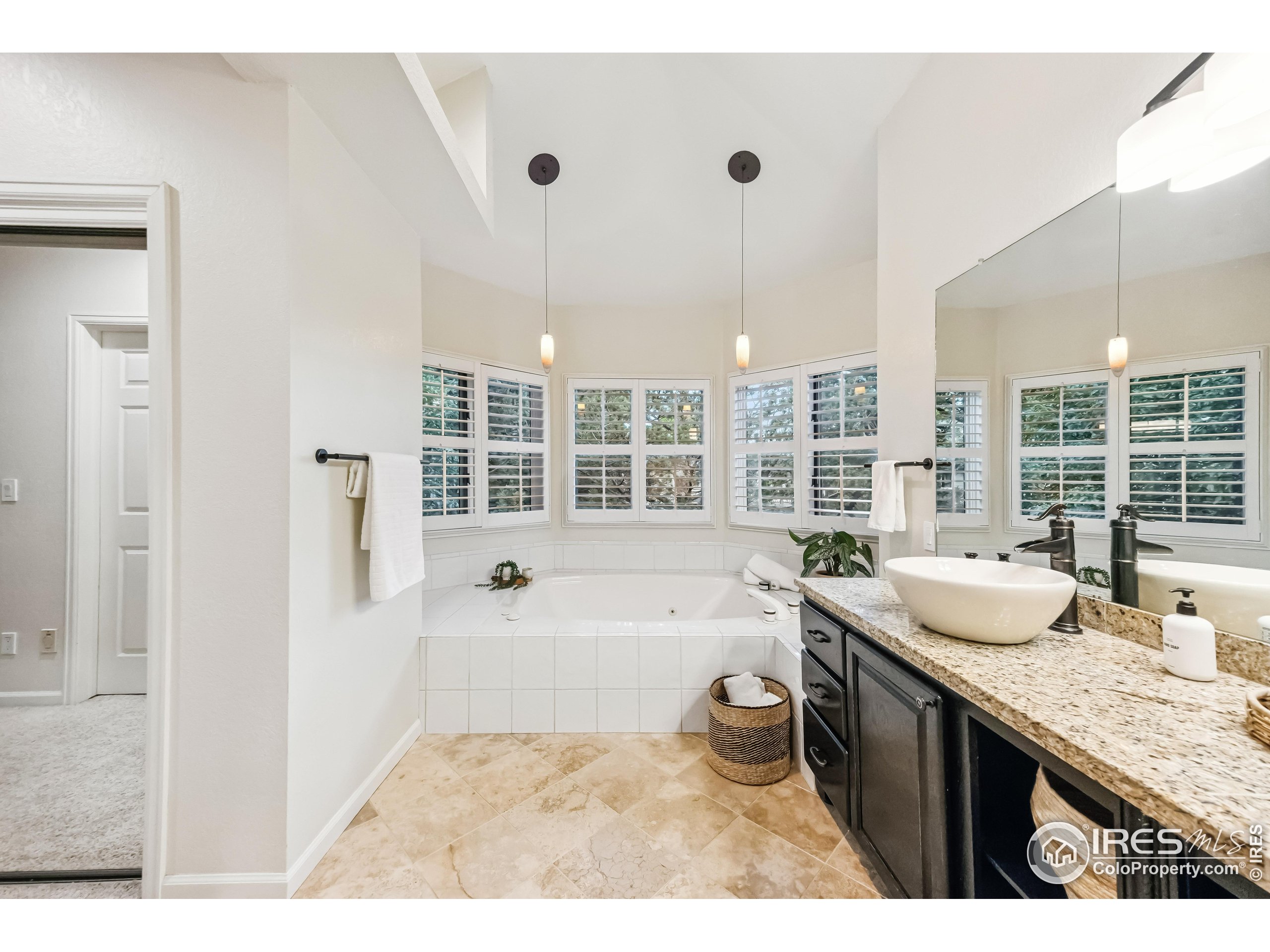 2030 Emerald Dr