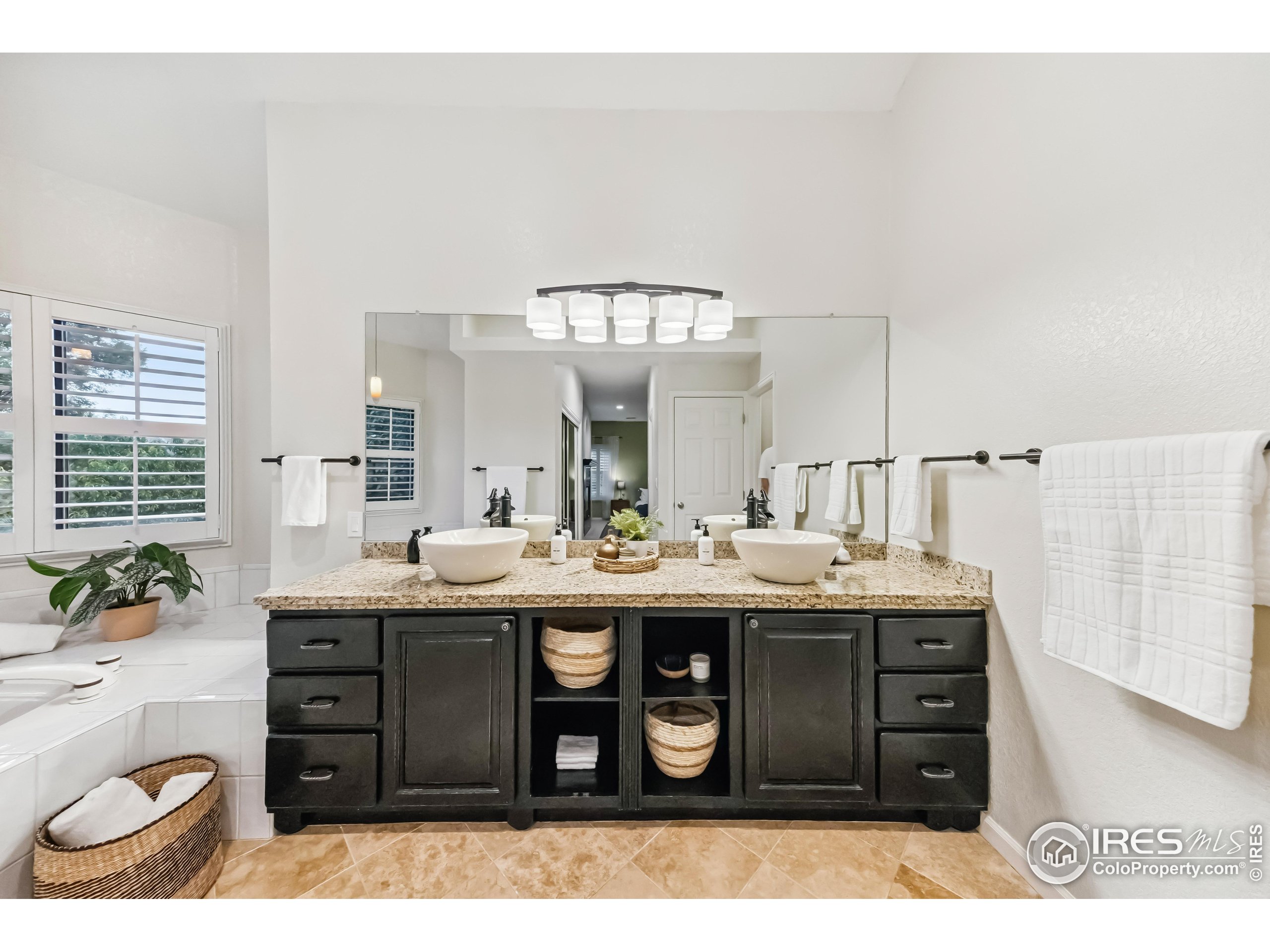 2030 Emerald Dr