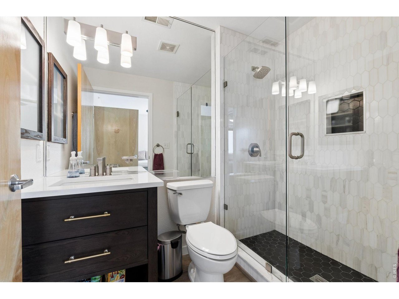 4650 Holiday Dr 201